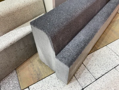 Бортовой камень БР 100.30.15 (дорожный бордюр)